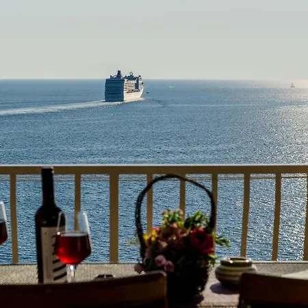 Indy's Beach Apartments-two Bedroom With Balcony And Sea View Appartamento