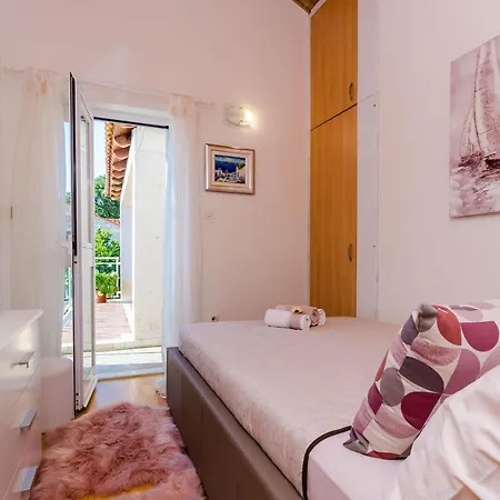 Indy's Beach Apartments-two Bedroom With Balcony And Sea View Ragusa