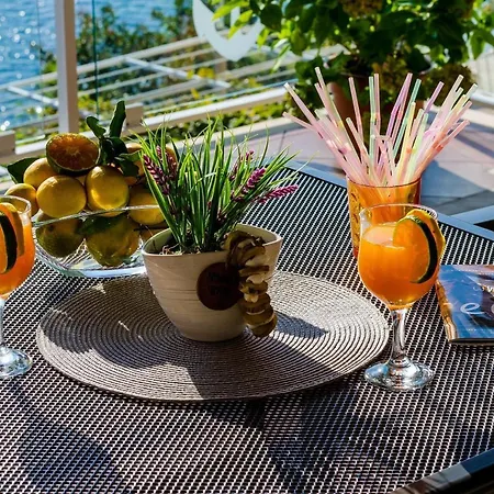 Indy's Beach Apartments-two Bedroom With Balcony And Sea View * Дубровник