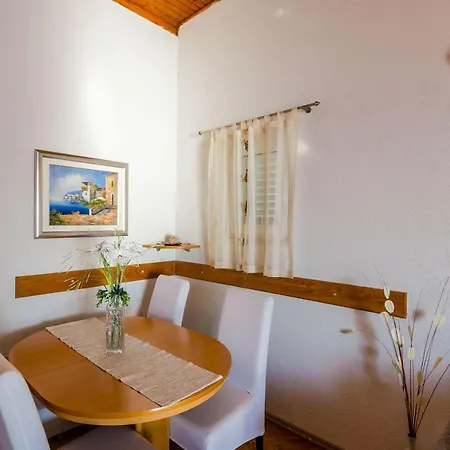 Indy's Beach Apartments-two Bedroom With Balcony And Sea View * Дубровник