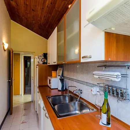 Indy's Beach Apartments-two Bedroom With Balcony And Sea View Apartmán Dubrovník